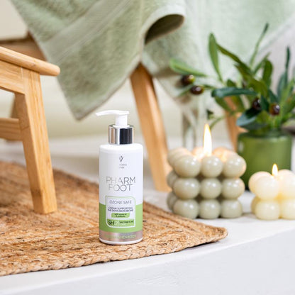 Pharm Foot Ozone Safe 250 ml | CRÈME DIE HET MICROBIOOM VAN DE HUID ONDERSTEUNT met ozonolie & prebiotica